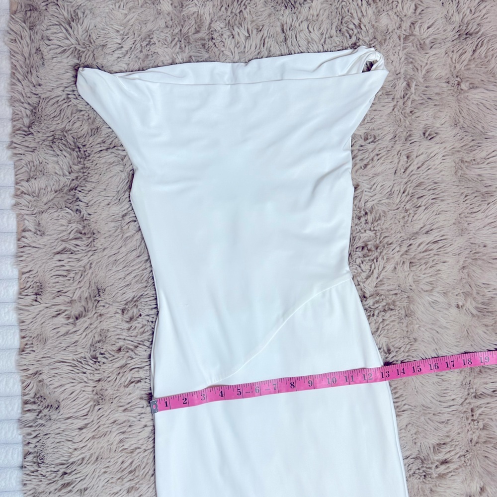 Elegant Off-Shoulder White Dress - Picture 7 of 10